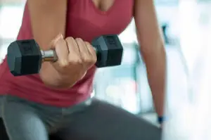 woman lifting weights